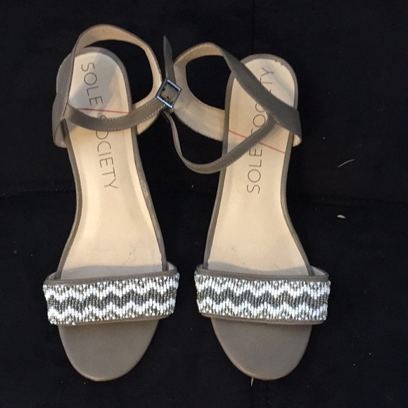 Sole Society Shoes - Size 8.5 slight heel sandals